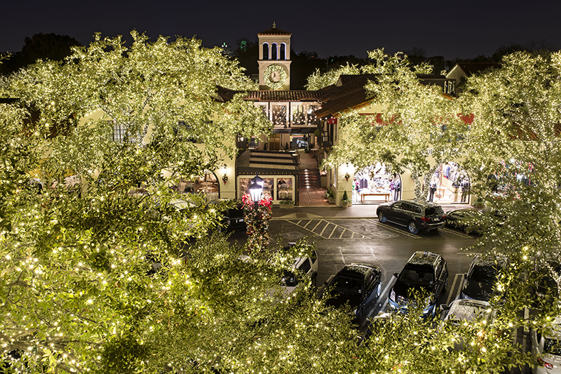 Holiday-Lights-and-Highland-Park-Village-Clock-Tower_Photo-by-Laura-Wilson
